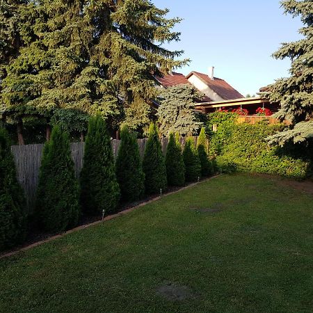 Nador Apartman Apartment Балатонлеле Екстериор снимка